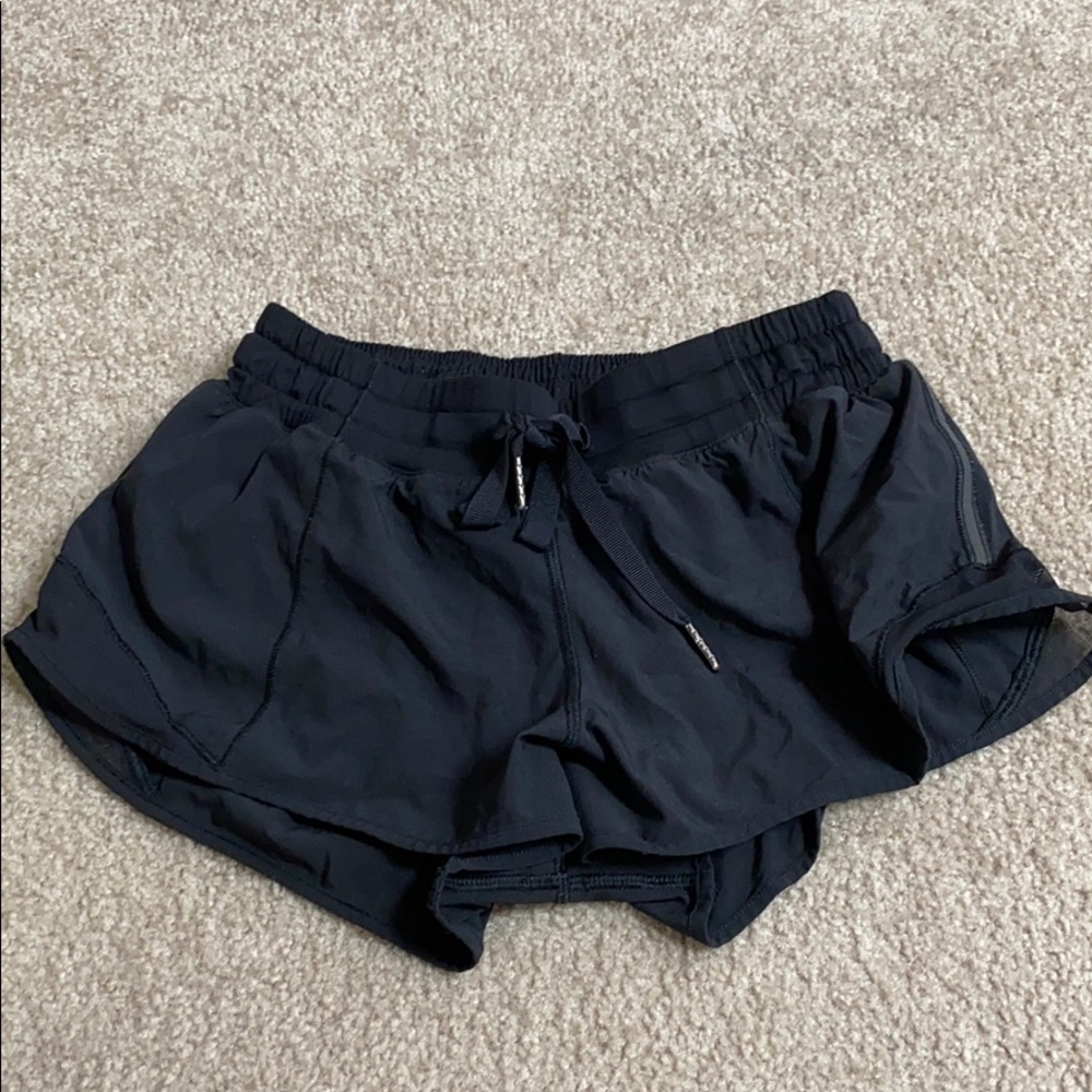Lululemon Hotty Hot shorts size 6 2.5”